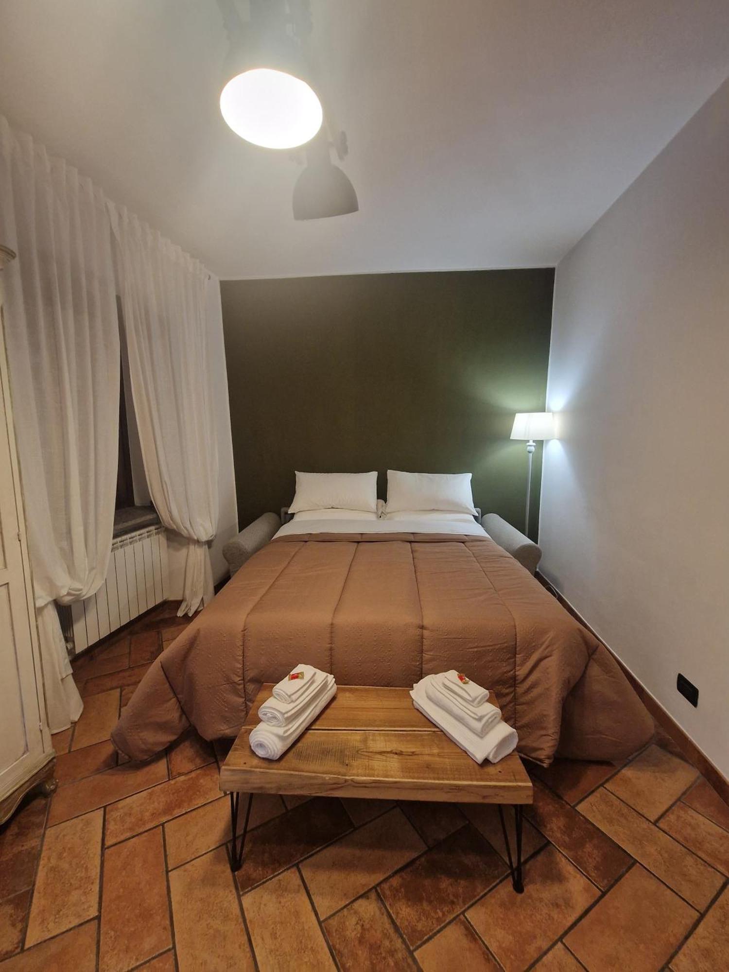 Piazza Duomo Casa Vacanze Sutri Exterior foto